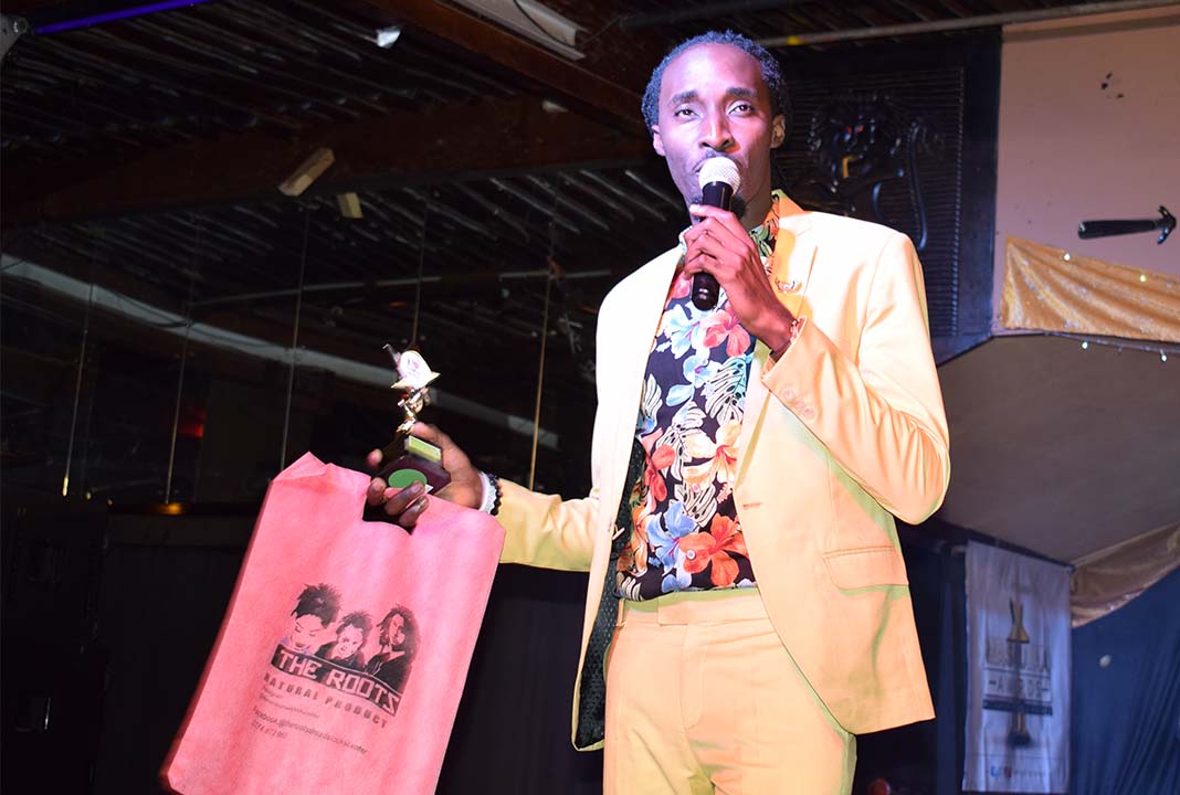 KTN's Tukuza Gospel Show Dj Sadic receiving his award for the Fashion Icon of the Year 