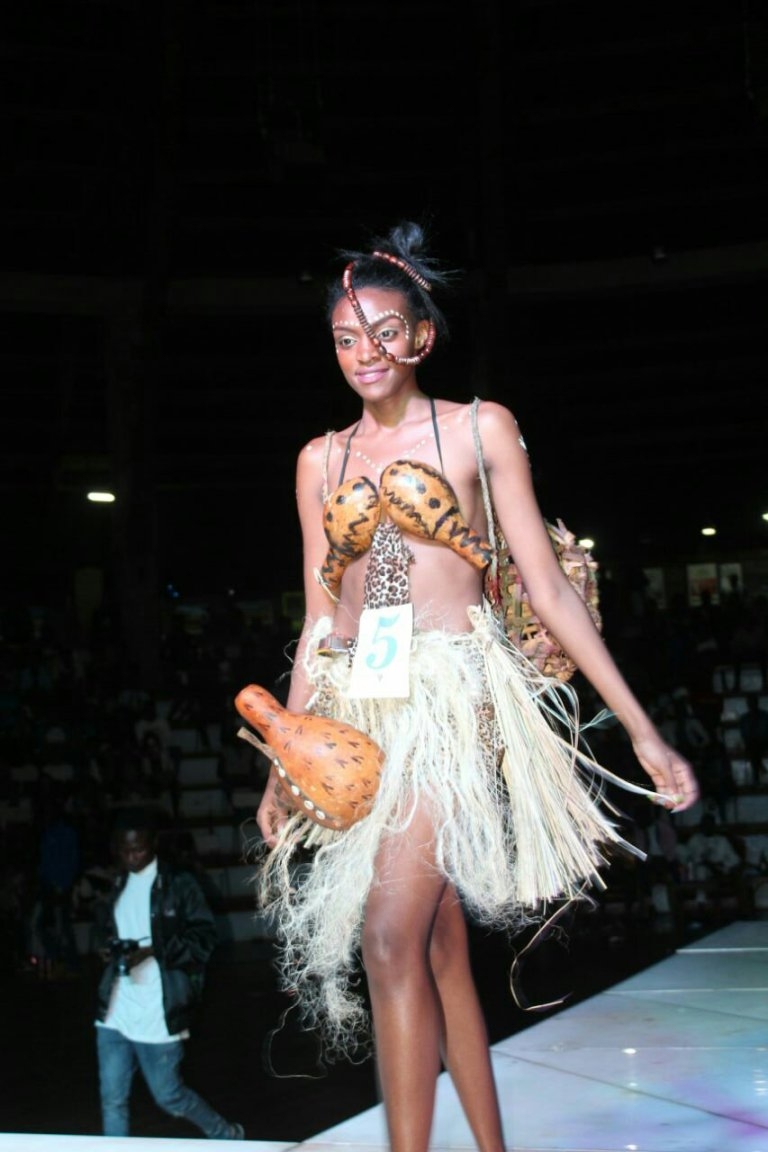 Newly Miss MMU 2018 Mercygrace Kavata strutting th runway to display her traditional look at the event