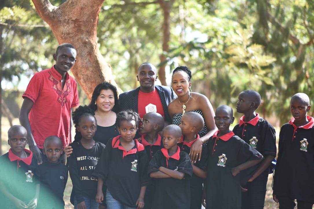 Henry, Nhia of Worldwide4togography, Sammy Muriuki, Majorie, Muthiga posing with kids at the Simama na Mtoto event.