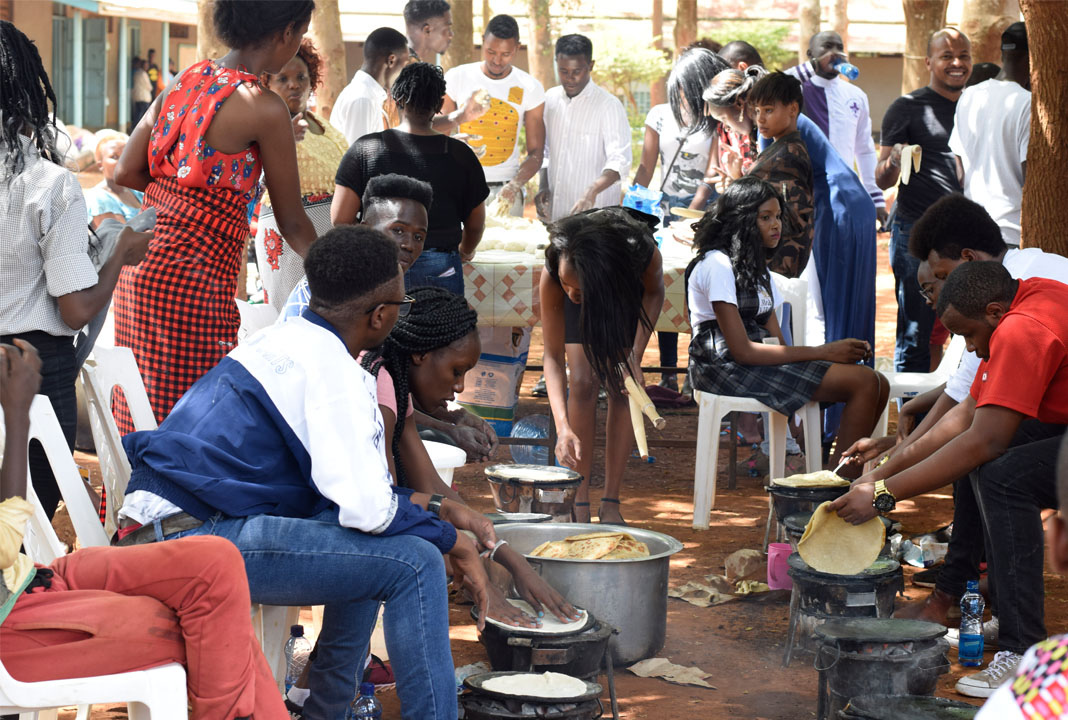 Simama na Mtoto event: Volunteers preparing chapatis at the event.